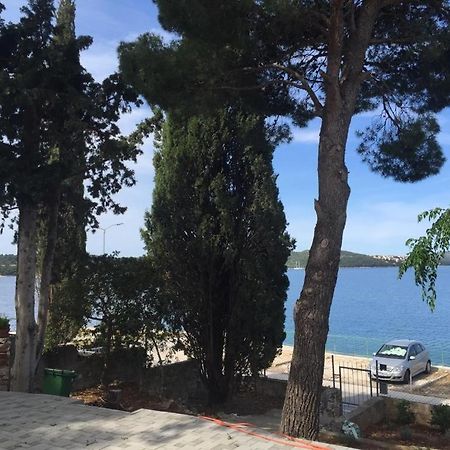 דירות טרוגיר Cozy Place On The Beach מראה חיצוני תמונה